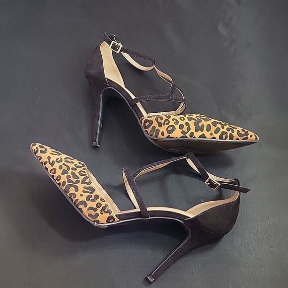 CHRISTIAN SIRIANO LEOPARD PRINT ADJUSTABLE ANKLE STRAP POINTED TOE SHOE - Picture 12 of 16